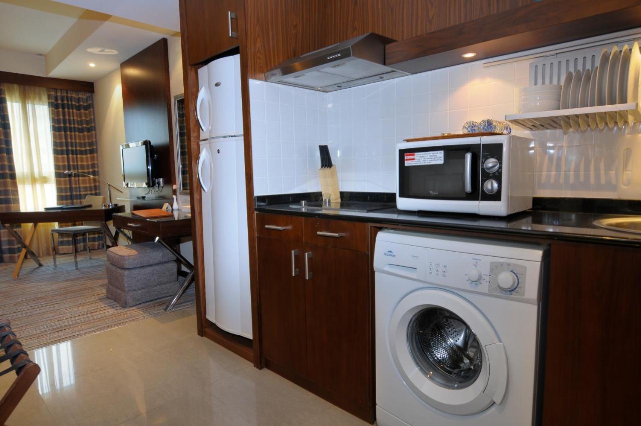 Phoenix Plaza Hotel Apartments Abu Dhabi Exterior photo